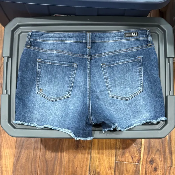 Kut from the Kloth Blue Jean Shorts Classic Style - Image 3