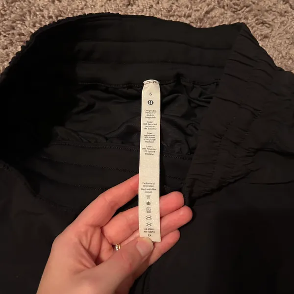 Lululemon ‼️ Tracker Short V 4"‼️ - Image 9