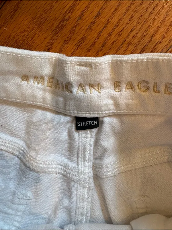 American Eagle White Distressed Denim Shorts Women’s Size 6 High Rise Summer - Image 2