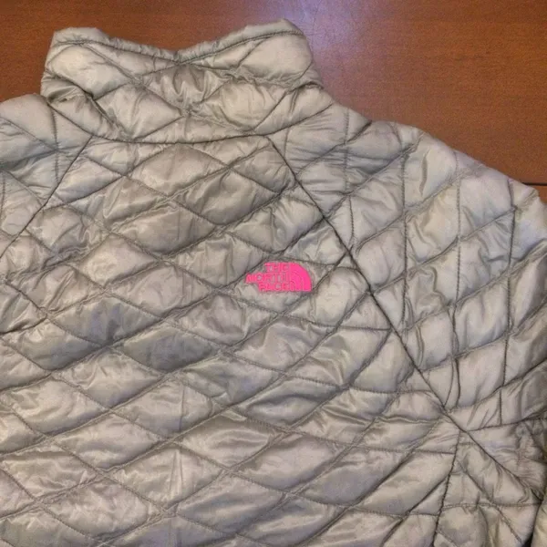 The North Face silver thermoball puffer women’s large - Image 6