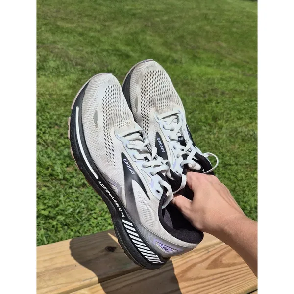 Brooks Adrenaline GTS Women's Running Shoes - Light Gray & Black - Image 9