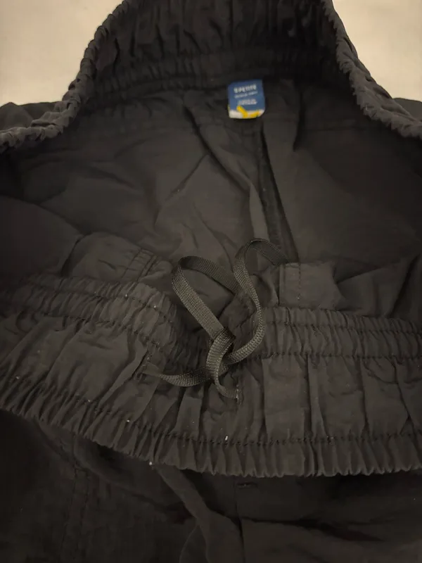 Old Navy Cargo pants - Image 4