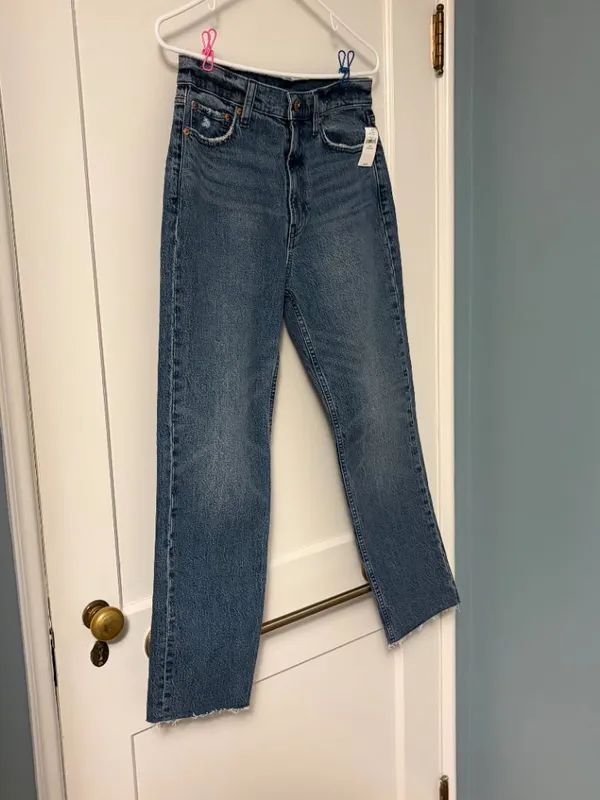 Gap jeans cheeky straight sky high raw hem size 28 / 6 NWT medium wash denim - Image 2