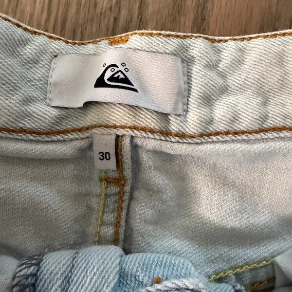 Quiksilver Light Wash Denim Cutoff Shorts Size 30 Frayed Hem - Image 2