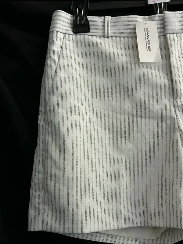 Banana Republic Women’s White Pinstripe Shorts SZ 2 NWT - Image 4