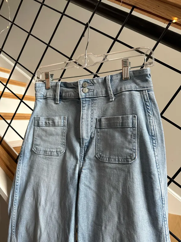 Old Navy Extra High-Rise Wide Leg Jeans - Image 2