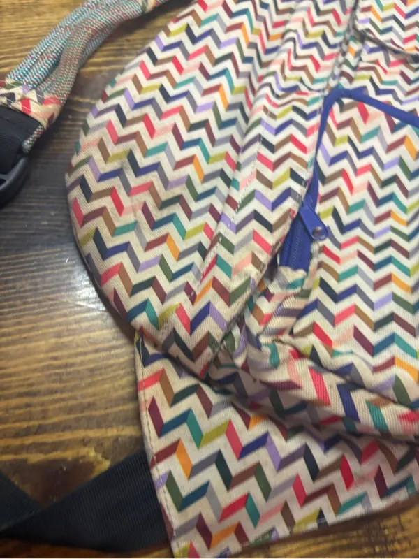 Kavu chevron print sling bag - Image 5