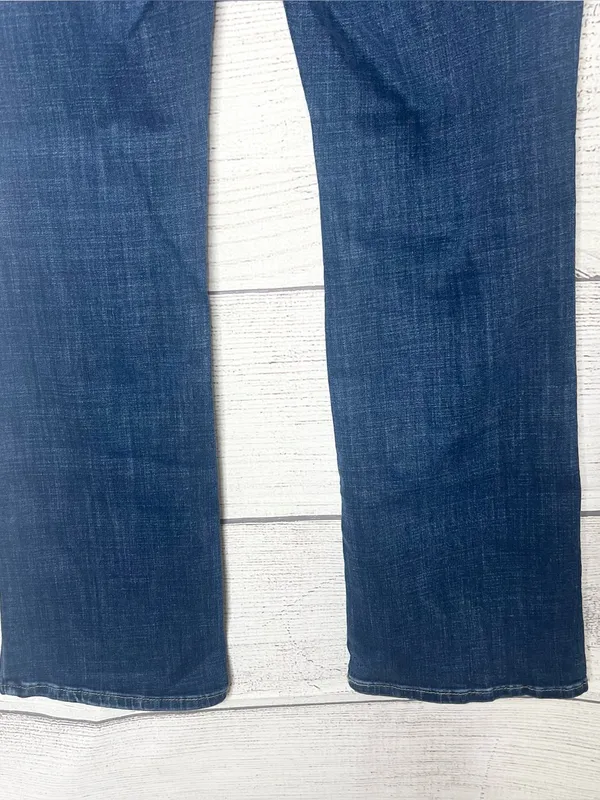 Levi's 725 High-Rise Bootcut Jeans Size 30 - Image 9