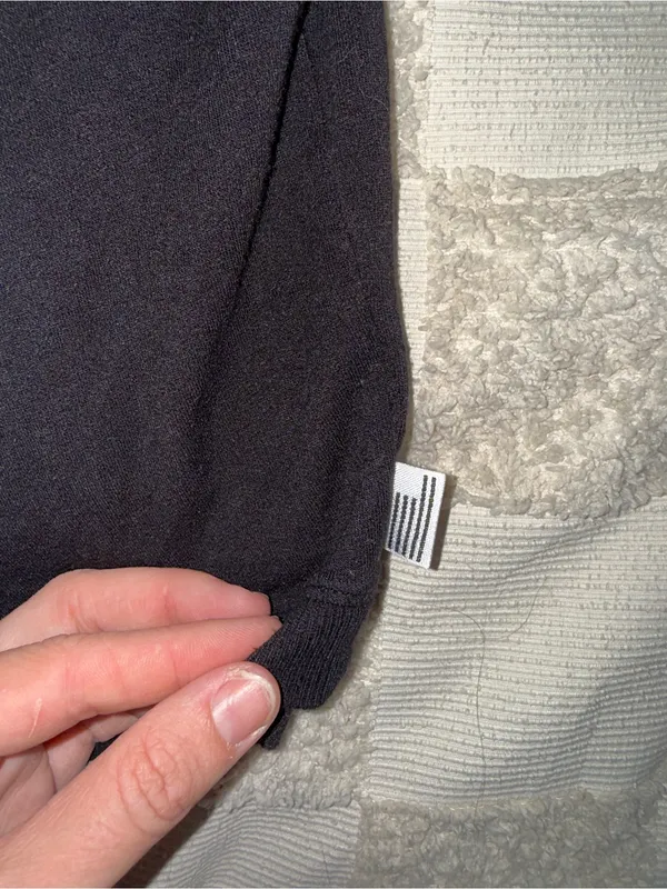 Good American‎ size 1 Skouchy Sweater Fits M - Image 3