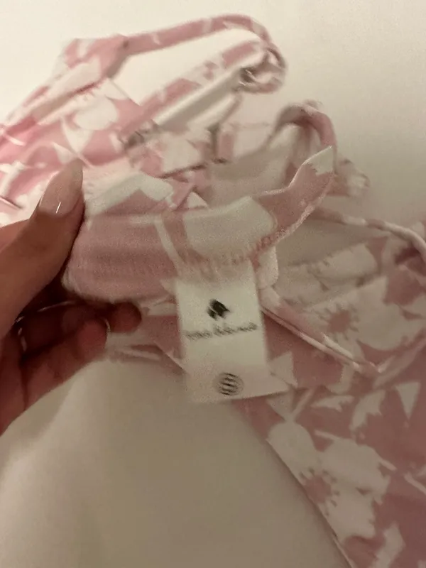 Ama Bikini Bikini - Image 2
