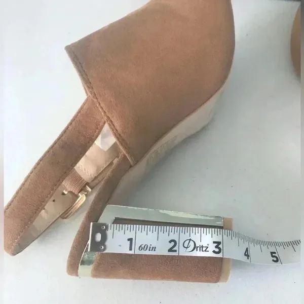 NIB!Spirit Moda Tan -Peek toe -gold back heel Chucky shoes size 9 - Image 9