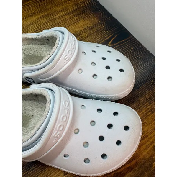 Crocs Light Blue Fur Lined Clogs Size‎ Women 6 - Image 5