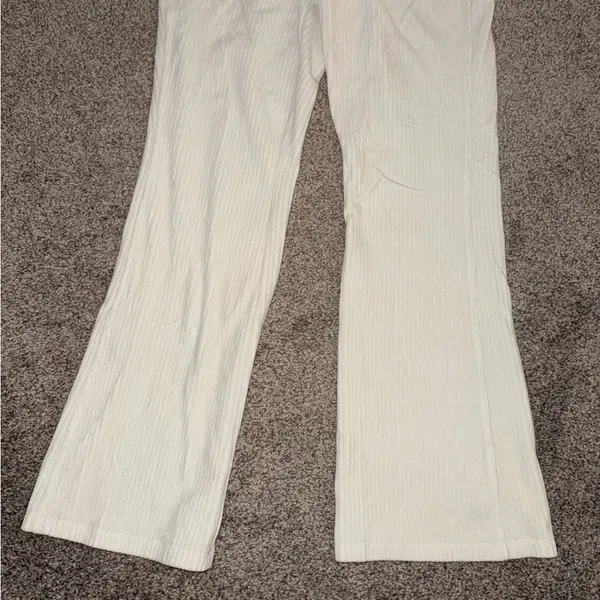 Old Navy Cream Wide Leg Women's Pants - Image 3