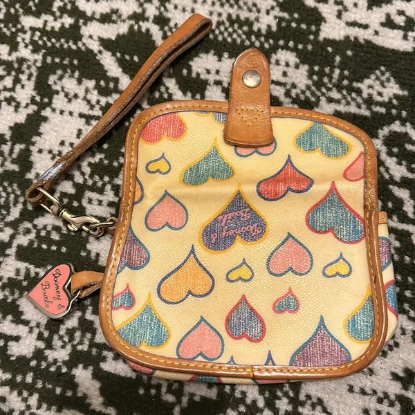 Vintage Dooney & Bourke Heart Wristlet - Image 4
