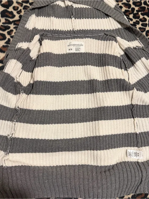 2000s vintage style 2011 aeropostale gray and white striped hooded knit cardigan - Image 5