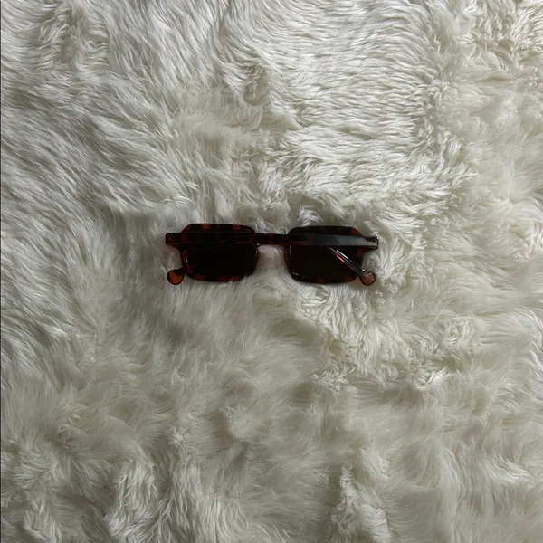 Retro Tortoise Shell Square Sunglasses Brown - Image 2