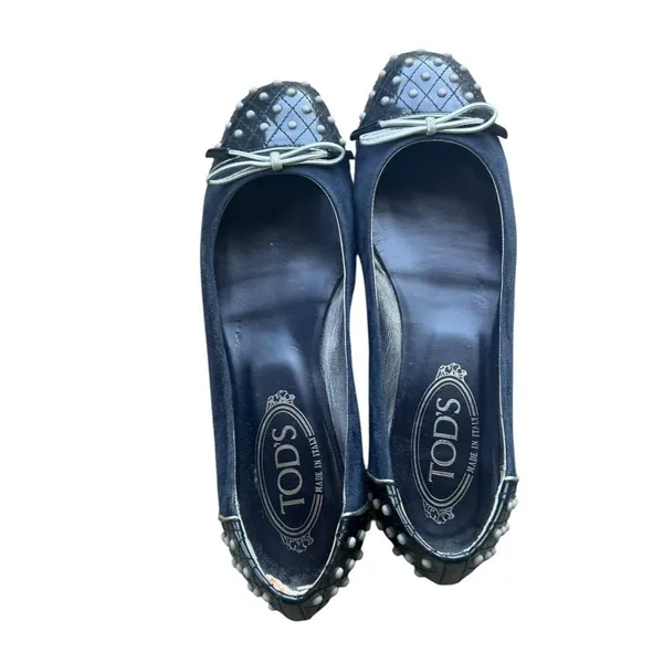 Tod’s Women’s 37.5 US 7.5 Blue Suede Ballet Flats Studded Patent Leather Bow Y2K - Image 2