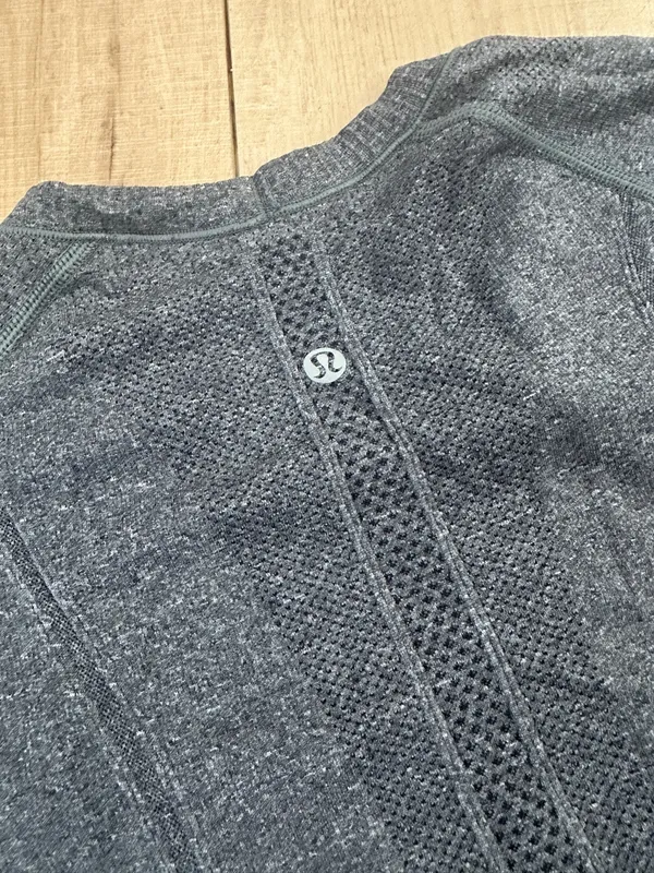 Lululemon Swiftly Tech Short Sleeve - Image 3