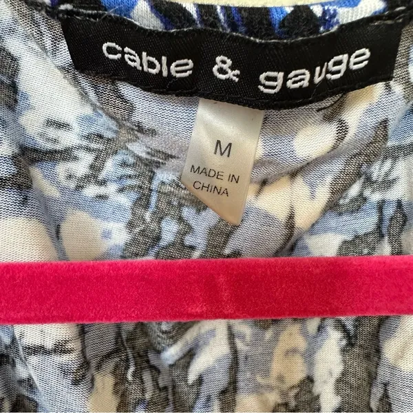 Cable & Gauge short sleeve cold shoulder top Sz M - Image 3