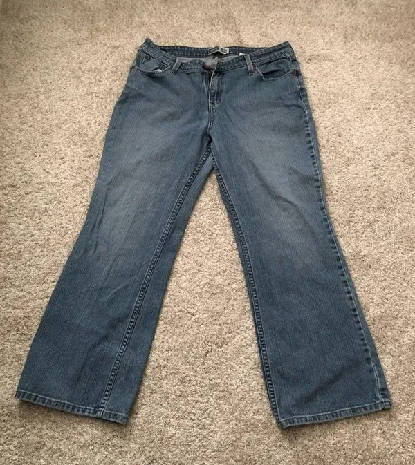 Levi’s mid rise bootcut misses plus size 16 medium jeans - Image 2