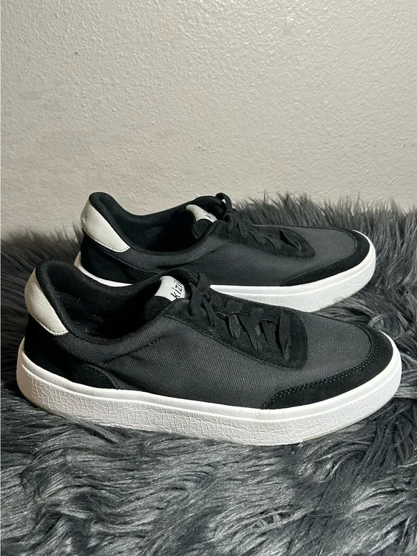 Kizik Prague Women’s Black Low-Top Casual Sneaker Size 9.5 - Image 8