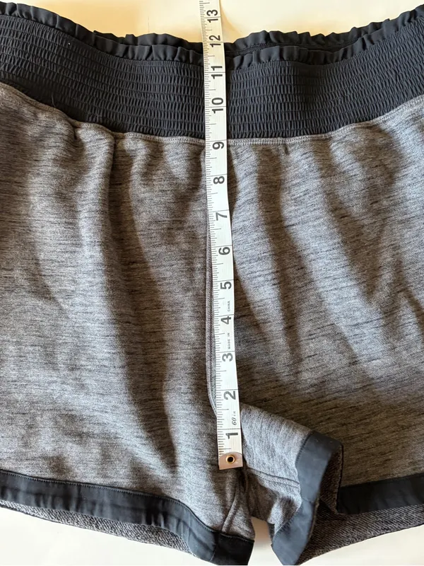 Lululemon Cool And Collected Shorts Women’s Size 8 Gray Black Trim Yoga Athletic - Image 5