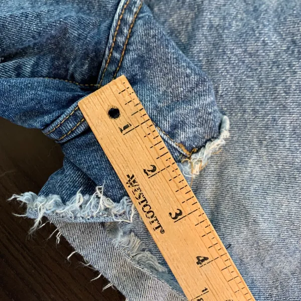Cotton On High Rise Mom Denim Shorts Medium Wash Blue Size 4 US Frayed Hem - Image 10