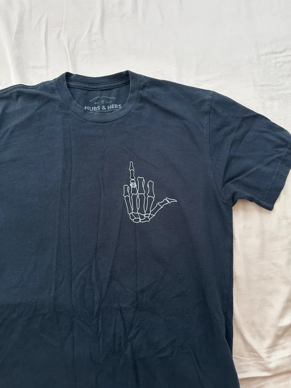Hubs & Hers Black Graphic Short Sleeve T-Shirt Limited Edition Sz Medium - Image 2