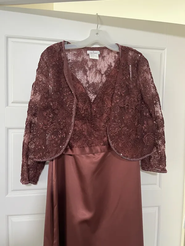 Oleg Cassini Burgundy prom dress formal - Image 6