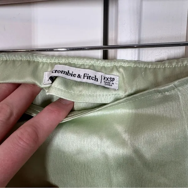 Abercrombie & Fitch Light Green Midi Satin Skirt with Slit‎ Size XXSP - Image 4