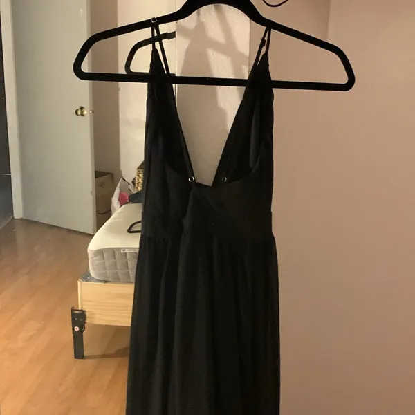Forever 21 long/maxi black v-neck dress size M - Image 3