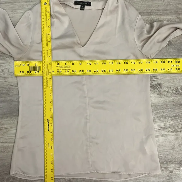 Banana Republic Beige Long Tie Sleeve V-Neck Blouse Size XS - Image 10