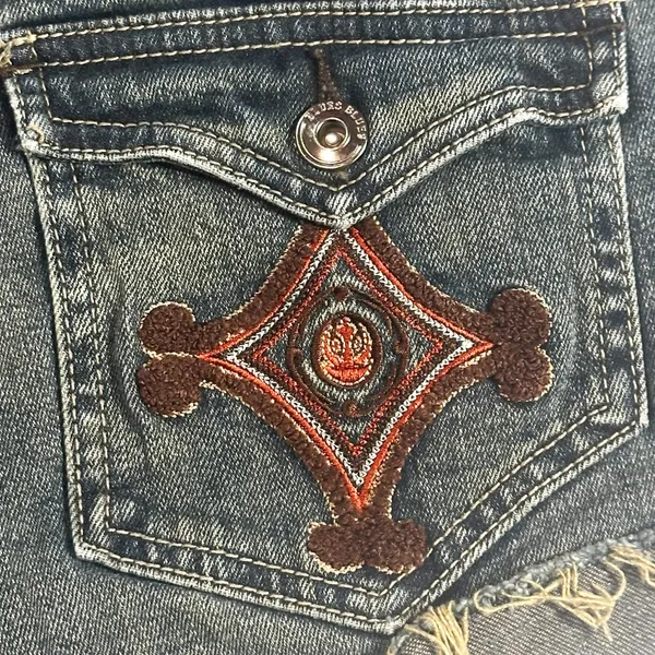 Baccini Embroidered Blue Frayed Hem Stretch Denim Jean Shorts Women Size 8P - Image 7