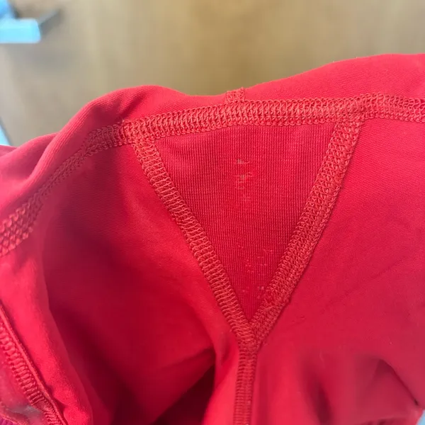 Lululemon Run Speed Squad Skirt Shorts Red Zipper pocket Sz 4. Preloved. - Image 6