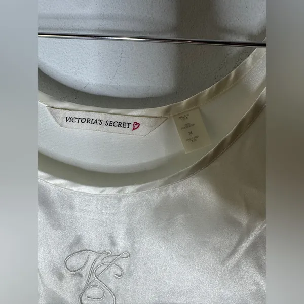 Vintage Made In‎ USA Victoria’s Secret White Satin Sleeveless Top VS Embroidered - Image 4