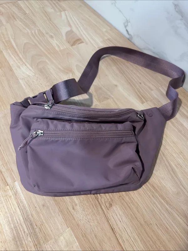 Athleta Mauve Fanny pack EUC - Image 3