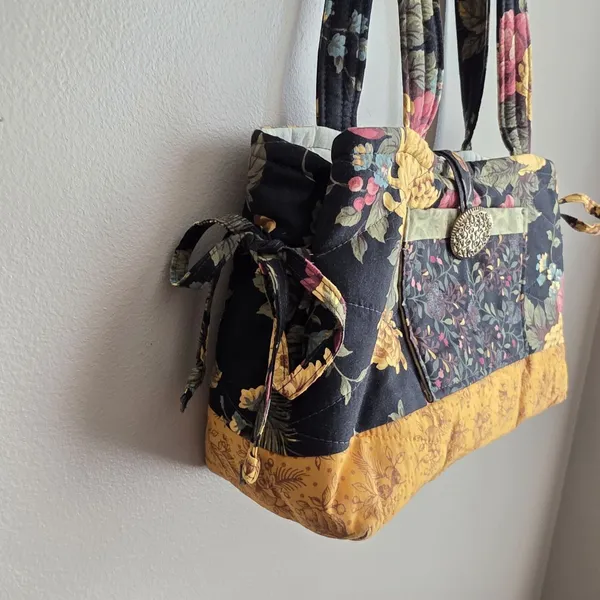 Handmade Patchwork Quilted Shoulder Bag Purse Floral Cottage Folk Grandmacore - Image 4