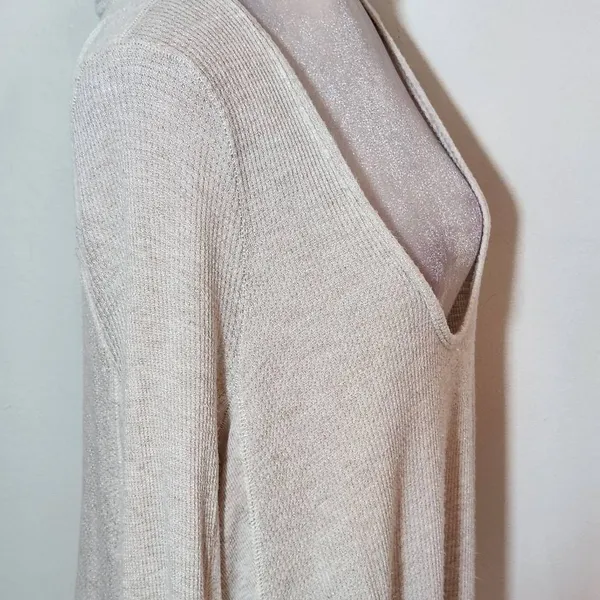 Free People We the Free Oatmeal Distressed Long Sleeve Scoop Neck Top Size Medium - Image 4