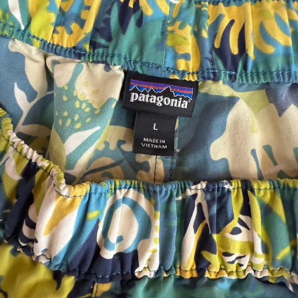 Patagonia Barely Baggies Tropical Women's Shorts Size Large - Image 4