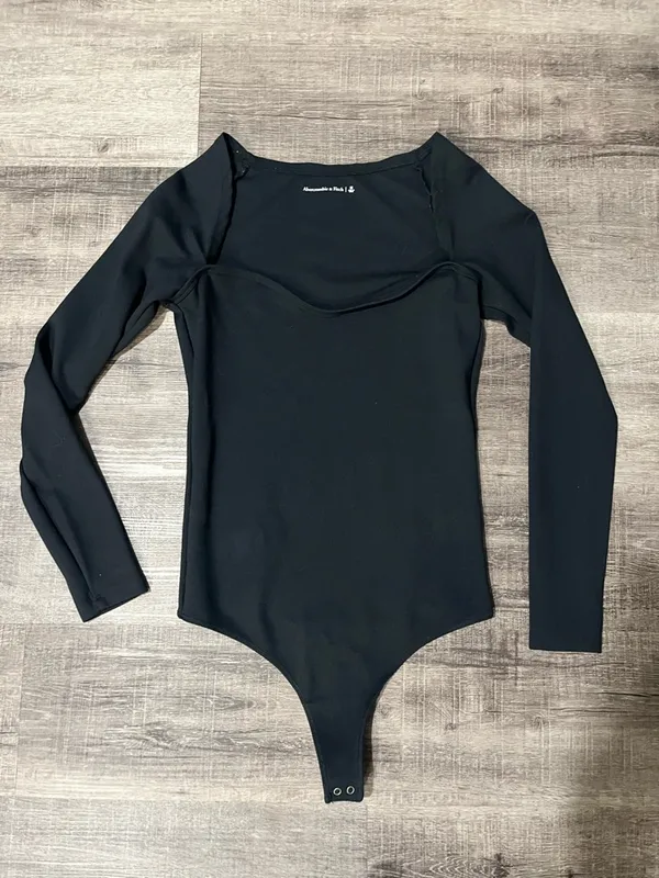 ABERCROMBIE & FITCH Long Sleeve Sweetheart Neckline Bodysuit - Image 2