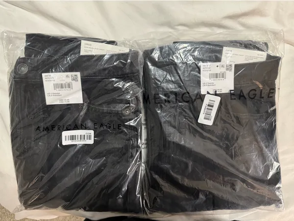 American Eagle Super High-Waisted Crossover Baggy Straight Black Jeans - Image 4