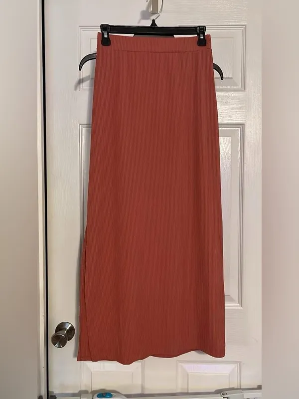 SHEIN Dusty Rose Ribbed Maxi Skirt with Side Slit - Image 2