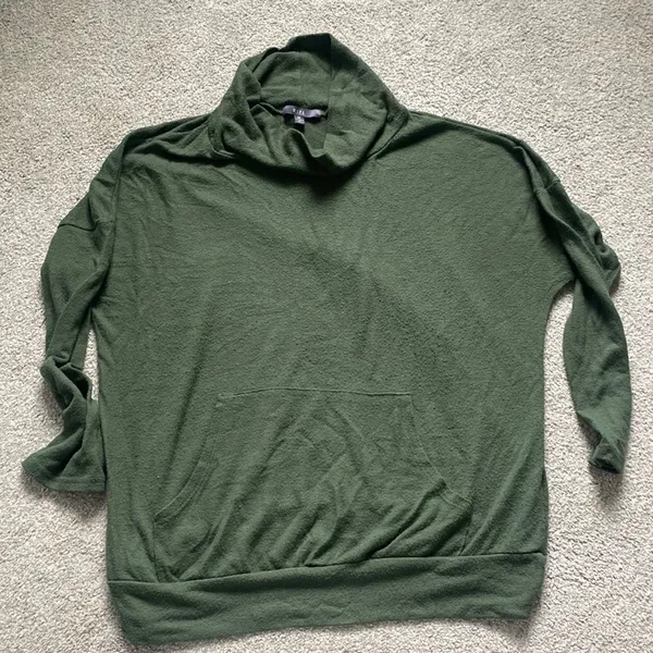Green light weight sweater Size M - Image 2