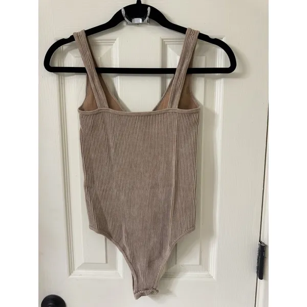 AURA Women's Beige One-Piece Stretch Solid Bodysuit Size S/M - Image 5