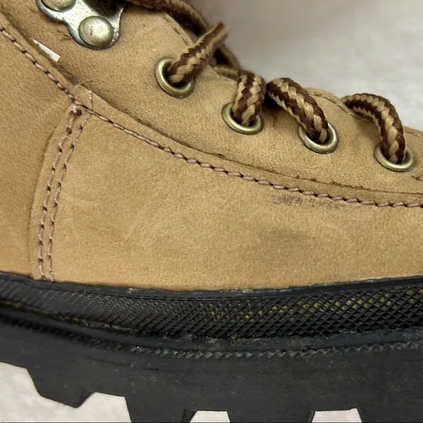 Women’s Bass Hiking Boots – Size 7.5 see pictures for wear - Image 8