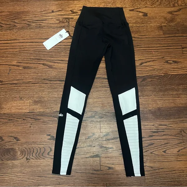 Black and White Alo Leggings - Image 7