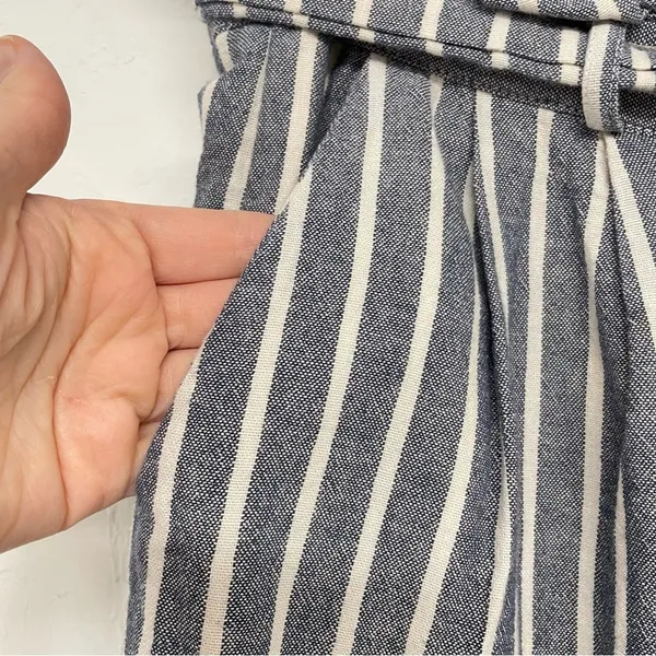 Urban Outfitters Grey & White Striped Paperbag Waist Casual Pants Women 6 Belted - Image 4