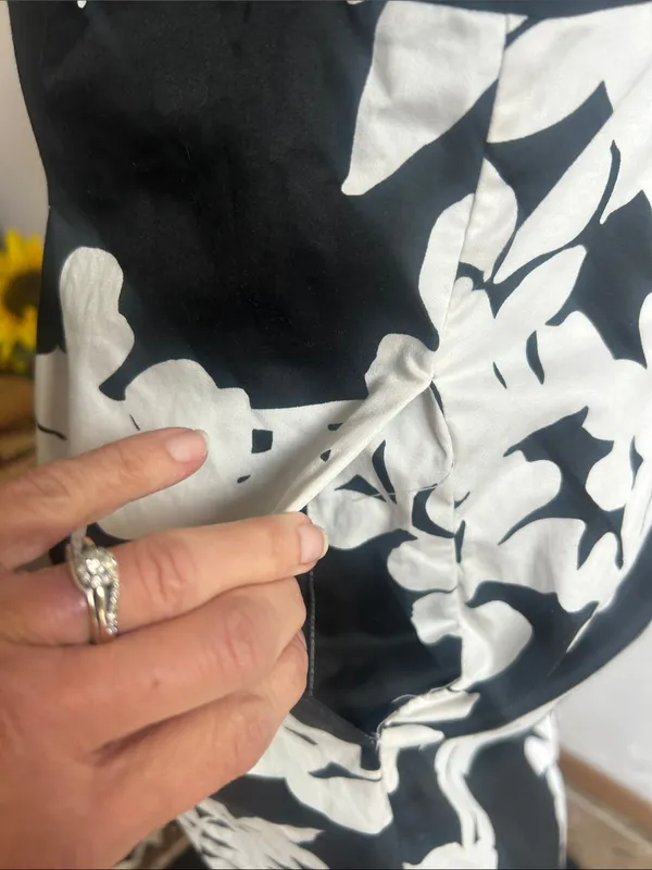 White House Black Market Floral Black White Sheath Dress Size 14 - Image 5