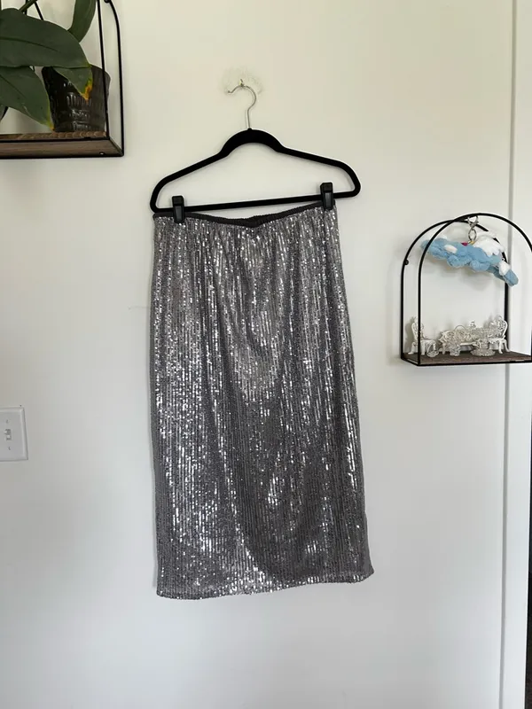 NWT‎ Le Soir Molly Bracken Alaya Silver Gray Sequin Long Skirt Size Large - Image 2