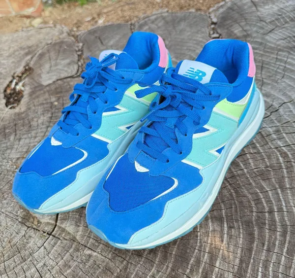 New Balance Sneaker Blue unisex size 6.5 - Image 4